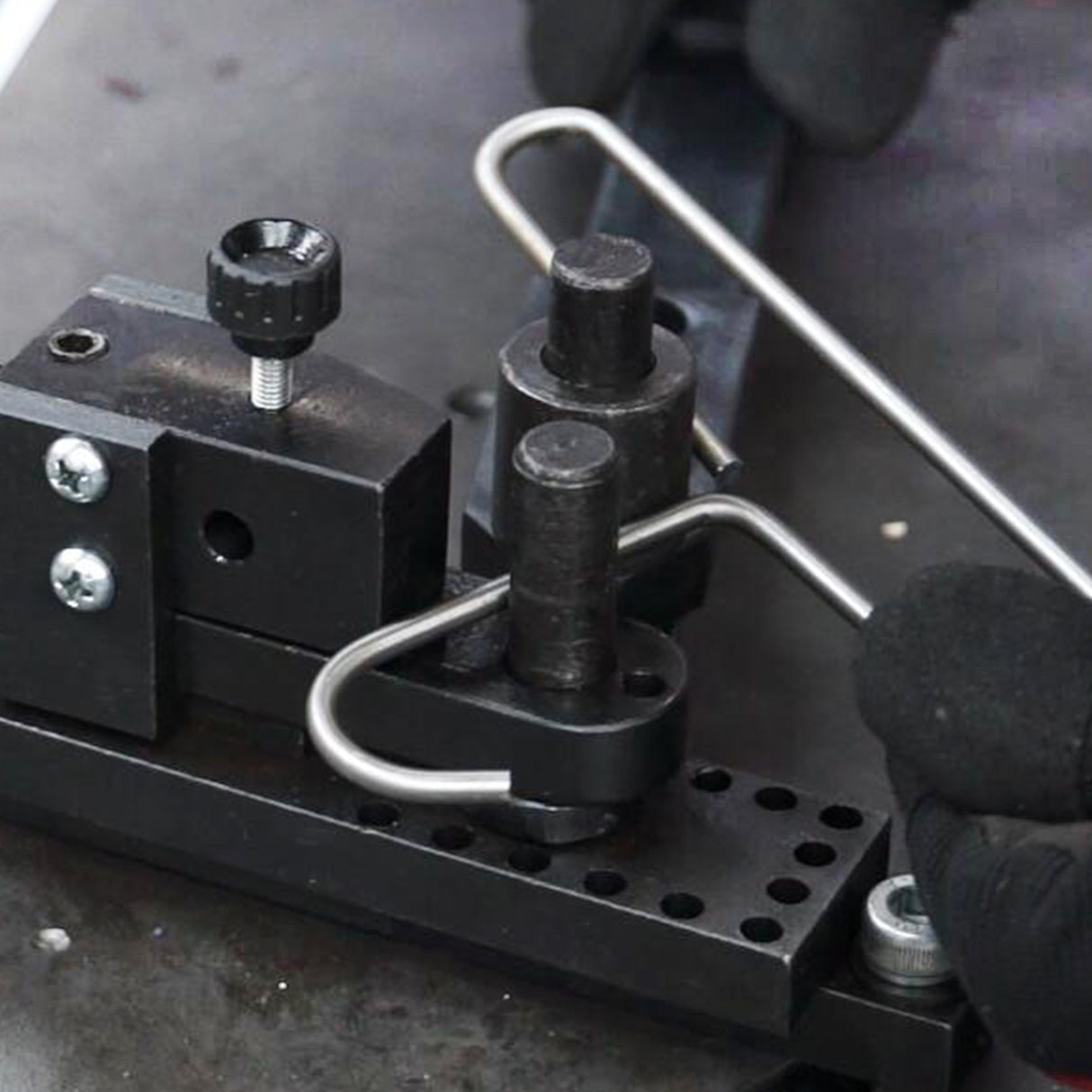 BOKA MUB-1 Mini-Universalbieger, manuelle Biegemaschine für Draht und flaches Metall, ideal für Zierarbeiten, kompakt und vielseitig